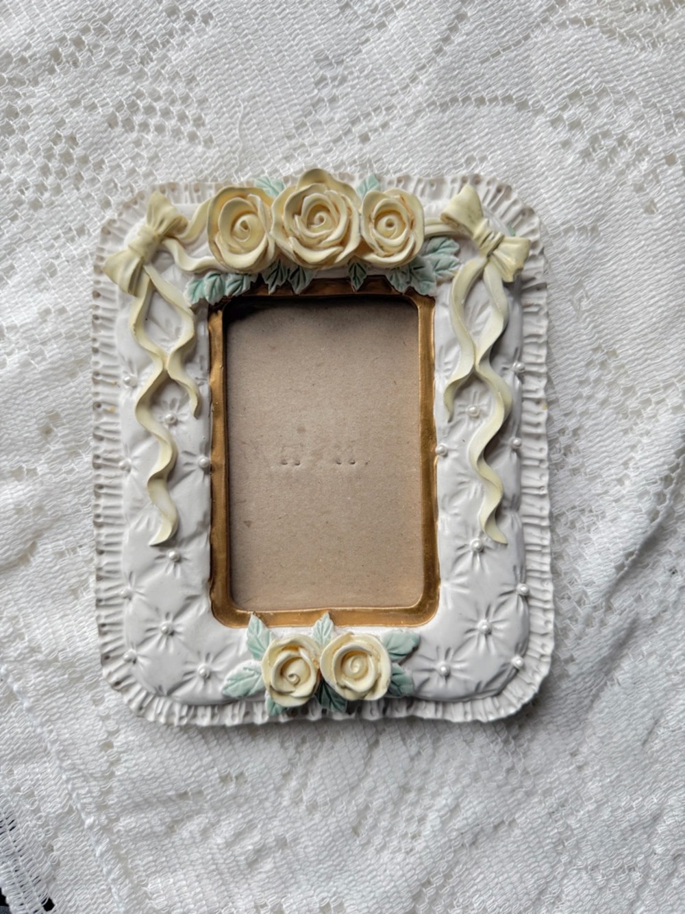 Vintage Floral Resin Photo Frame in Cream and Gold